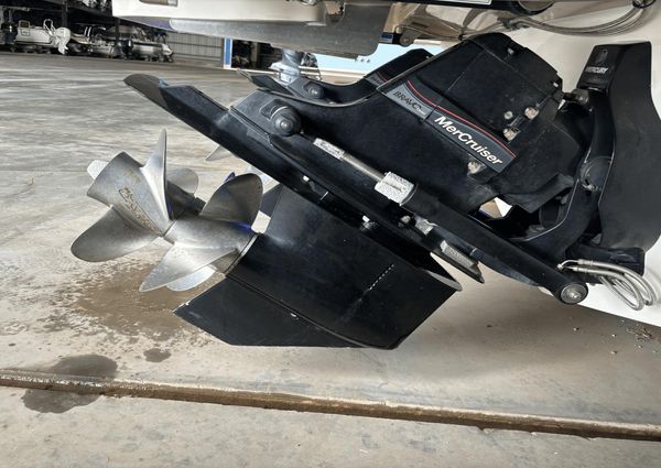 Sea Ray 350 SLX image