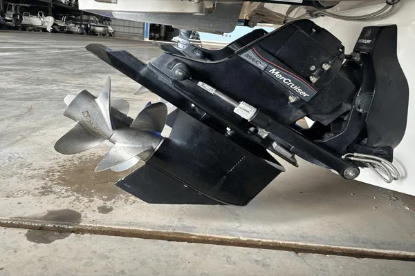 Sea Ray SLX 350 image