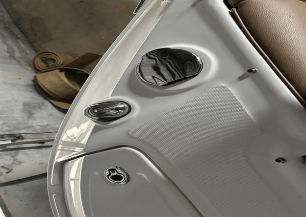 Sea Ray 350 SLX image