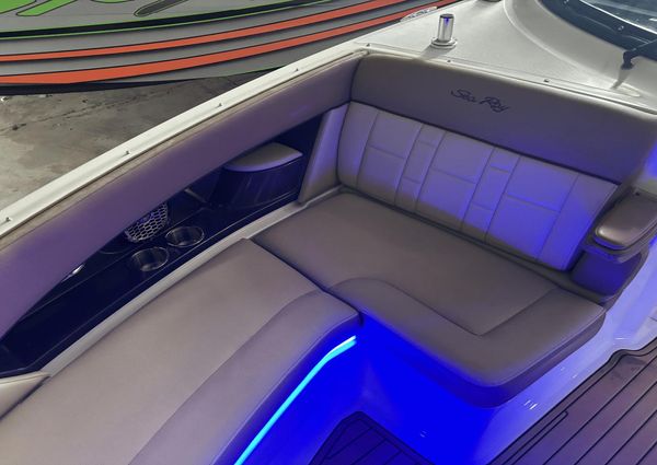 Sea Ray 350 SLX image