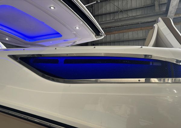 Sea Ray 350 SLX image