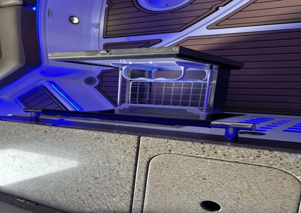 Sea Ray 350 SLX image