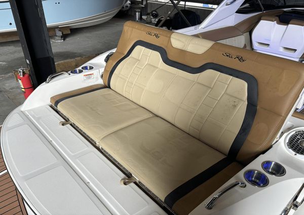 Sea Ray 350 SLX image