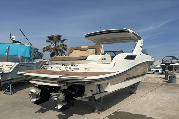 Sea Ray SLX 350 image