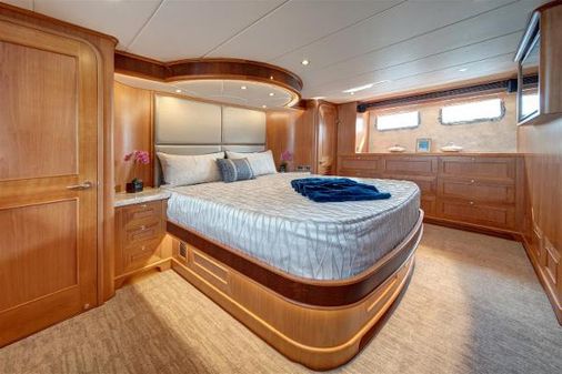 Outer-reef-yachts 720-740-DELUXBRIDGE-MY image