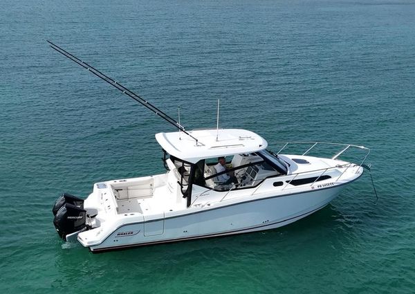 Boston Whaler 325 Conquest image