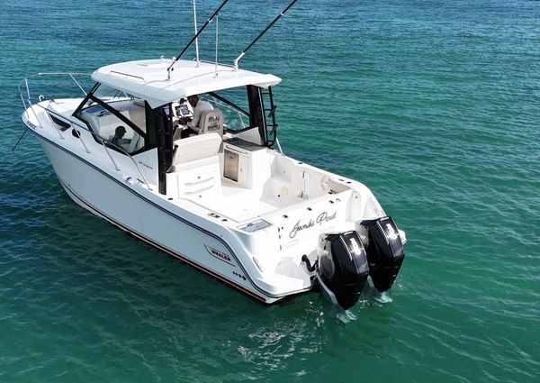 Boston Whaler 325 Conquest image