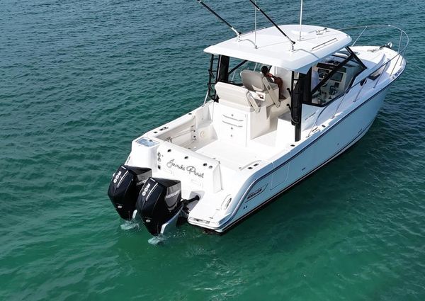 Boston Whaler 325 Conquest image