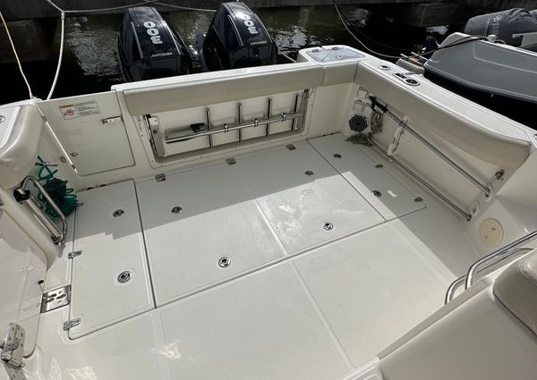 Boston Whaler 325 Conquest image