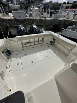 Boston Whaler 325 Conquest image