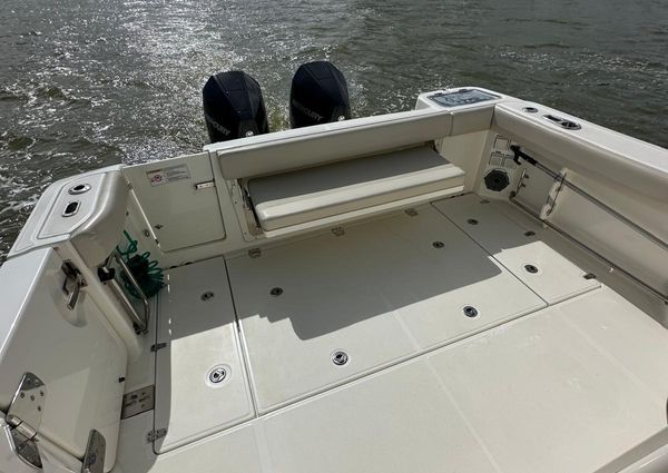 Boston Whaler 325 Conquest image