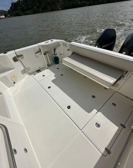 Boston Whaler 325 Conquest image