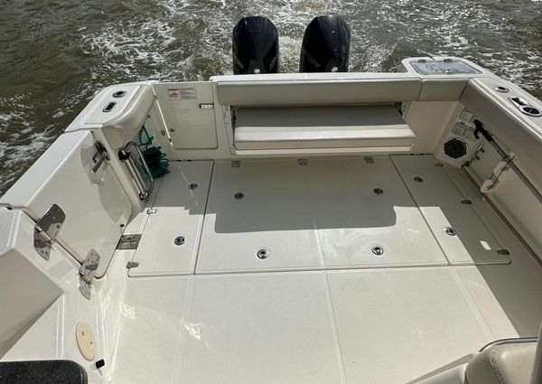 Boston Whaler 325 Conquest image