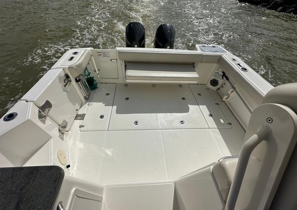 Boston Whaler 325 Conquest image