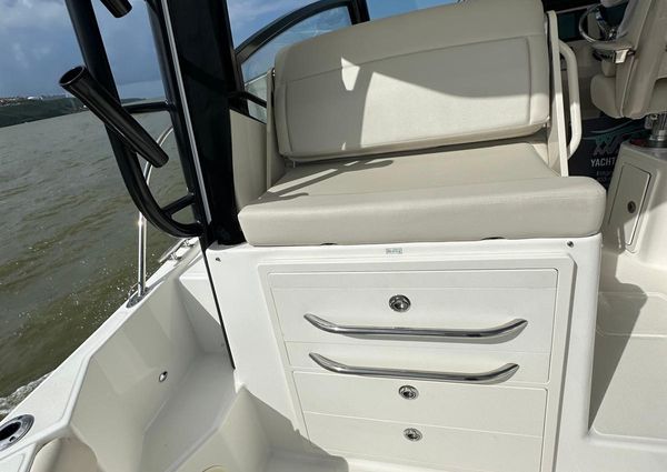 Boston Whaler 325 Conquest image