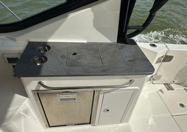 Boston Whaler 325 Conquest image