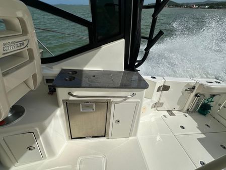 Boston Whaler 325 Conquest image