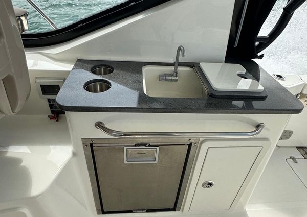 Boston Whaler 325 Conquest image