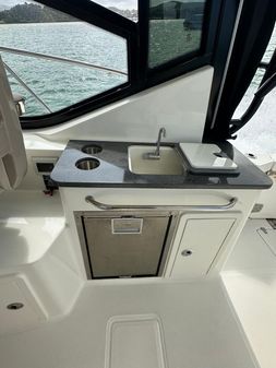 Boston Whaler 325 Conquest image