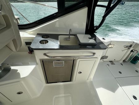 Boston Whaler 325 Conquest image