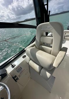 Boston Whaler 325 Conquest image