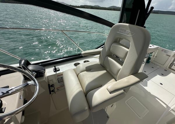 Boston Whaler 325 Conquest image