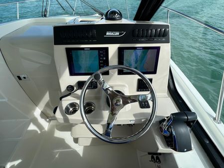 Boston Whaler 325 Conquest image