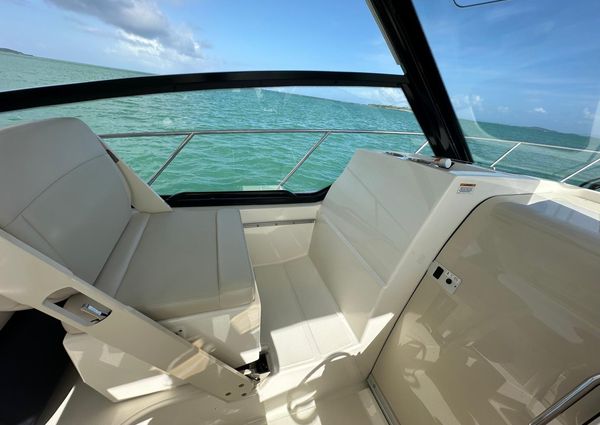 Boston Whaler 325 Conquest image