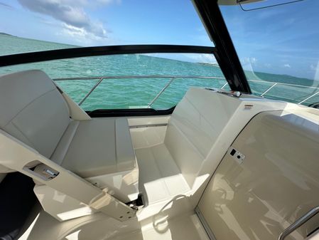 Boston Whaler 325 Conquest image