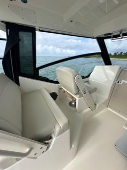 Boston Whaler 325 Conquest image