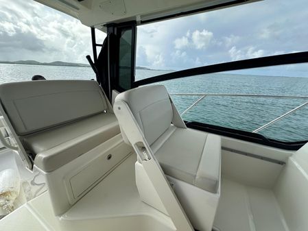 Boston Whaler 325 Conquest image