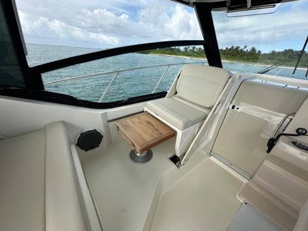 Boston Whaler 325 Conquest image