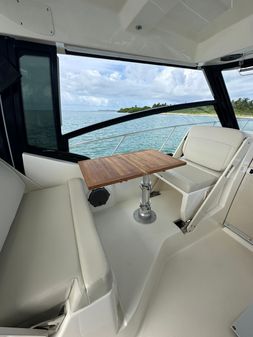 Boston Whaler 325 Conquest image