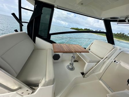 Boston Whaler 325 Conquest image