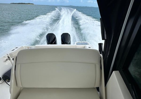 Boston Whaler 325 Conquest image