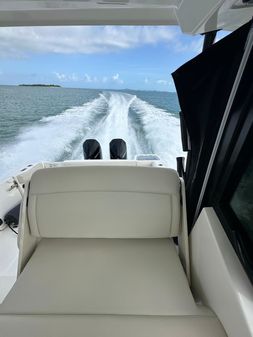 Boston Whaler 325 Conquest image