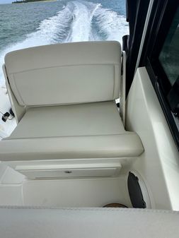 Boston Whaler 325 Conquest image