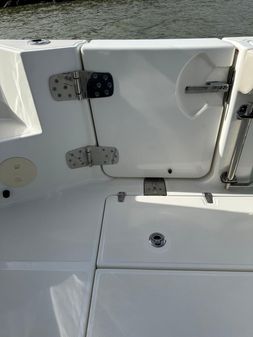 Boston Whaler 325 Conquest image