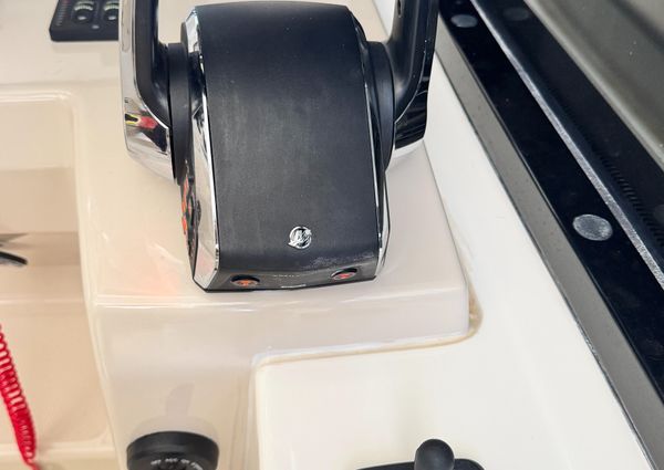 Boston Whaler 325 Conquest image