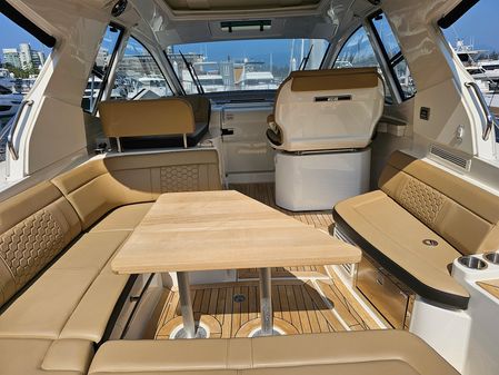 Sea Ray 350 Sundancer Coupe image