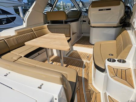 Sea Ray 350 Sundancer Coupe image