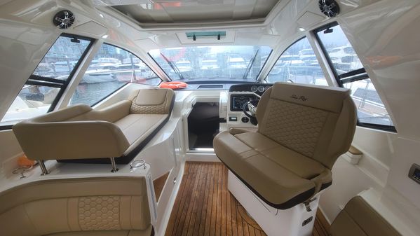 Sea Ray 350 Sundancer Coupe image