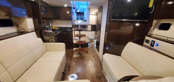 Sea Ray 350 Sundancer Coupe image