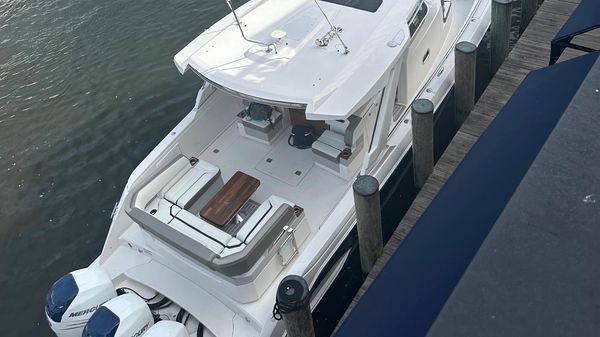 Tiara Yachts 38 LS 