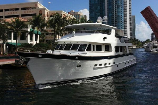 Outer-reef-yachts 860-MY - main image