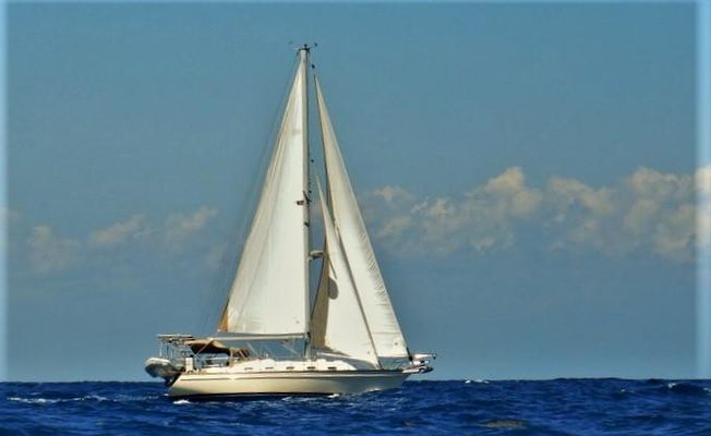 Island Packet 370 - main image