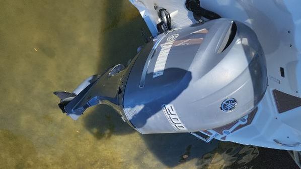 Nauticstar 243DC-SPORT-DECK image