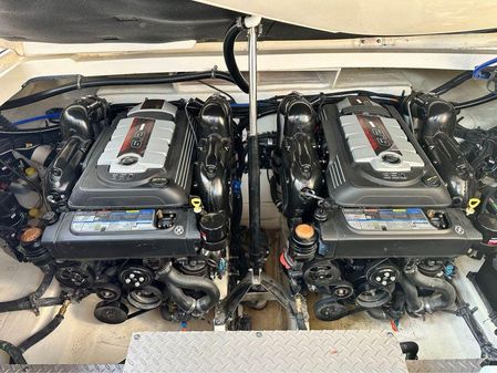 Sea Ray 320 Sundancer image