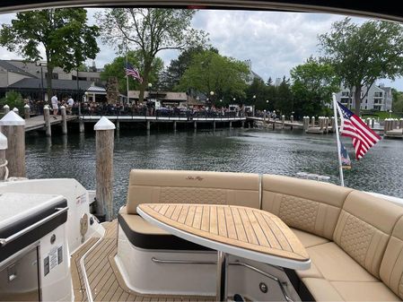 Sea Ray 320 Sundancer image