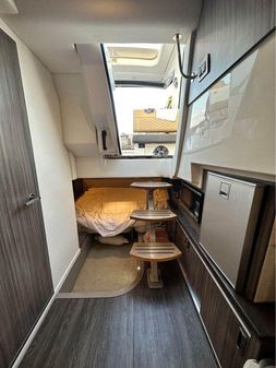 Sea Ray 320 Sundancer image